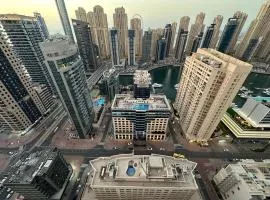 2 BR apartment with a beautiful view of the Marina minimum 5 night