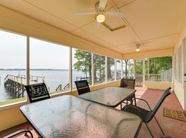 Riverfront Edenton Condo with Porch and Water Views!，Edenton的度假住所