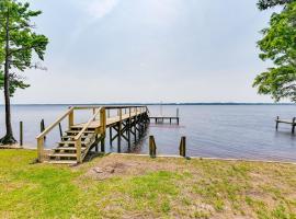 Cozy Edenton Vacation Rental with Boat Dock Access!，Edenton的飯店