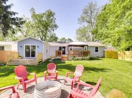 Three Oaks Home with Guest House - 8 Mi to Beach!