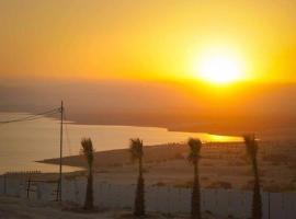 lacasa chalet private With a panoramic view of the DeadSea, hotel sa Swemeh
