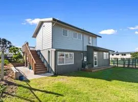 Beachcomber's Paradise - Waihi Beach Holiday Home