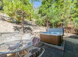 Moonlight Shores Lakefront - Lakefront home with hot tub!