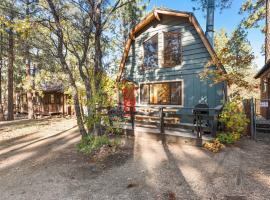 The Sugar Loft - Cozy cabin located in one of the quietest neighborhoods! Relax and recharge!, hotel in Sugarloaf