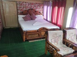 Midway Home stay, holiday home in Jibhi