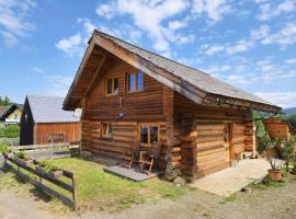 Experience this unique wooden house!, cabin in Seltenheim