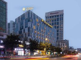 Metropolo Hotel Zhenjia Wanda Plaza Railway Station, хотел в Женджанг