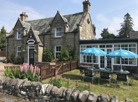 The Struan Inn Self Catering Lodge, hotel with parking in Struan