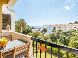 #006 Foxy D by Home Holidays