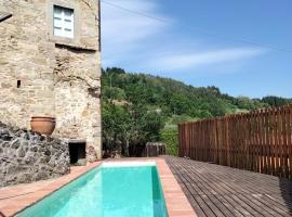 Sillicagnana Castle Villa with Swimming Pool!, hotel din San Romano in Garfagnana