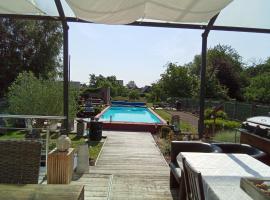 On dirait le Sud, hotel con piscina a Chi&egrave;vres