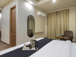 Hotel The Golf 1, hotel near Chaudhary Charan Singh International Airport - LKO, Lucknow