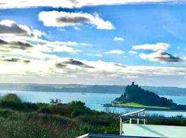 Very Spacious, Great location. Castle and Sea view, hotel in Marazion