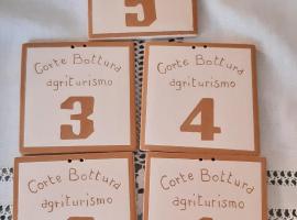 Corte Bottura agriturismo, hotelli, jossa on pysäköintimahdollisuus kohteessa Castelnuovo del Garda