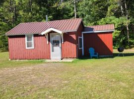 cabin 2, hotel with parking in Manistique