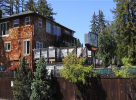 The Woods Hotel - Gay LGBTQ Cabins, pet-friendly hotel in Guerneville