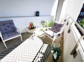 HH 04 by ROCKCHAIR - SUPERHOST Status - Modernes Apartment mit sonnigem Balkon & premium Boxspringbetten in Winterhude - Hamburg Top Geheimtipp
