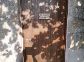 Converted medieval chapel gite in Limousin country, atostogų namelis mieste Rancon