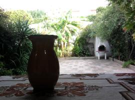 Villetta con ampio giardino a due passi dal mare, hotel a Torre dell'Orso