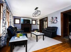 Cozy 5BR Home minutes from the falls, hotell i Niagara Falls