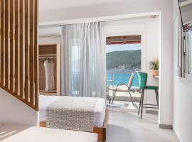 Ploumisti Sea View Suite, rental liburan di Kalamitsi