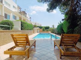 Sunset mini studio with pool, hotel in Anavissos