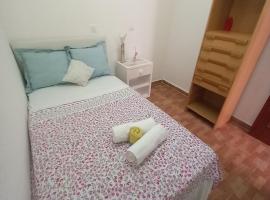 Clavelina Economy Room calle Julio Antonio