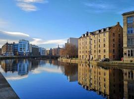 Vibrant Apartment at The Shore in Leith