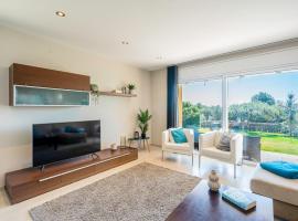 Casa familiar con piscina, hotel u gradu Santa Eulalia de Ronsaná