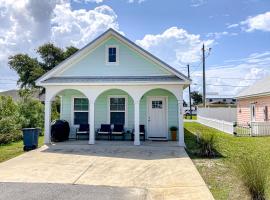 The Emerald Cottage, hotel with parking in Mexico Beach