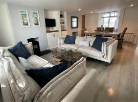 The Little Seahorse - Newly Renovated Cottage 5mins Walk The Beach with Hot Tub, cottage in Tywardreath