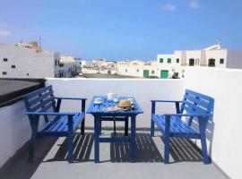 Casa Alejandra con terraza y barbacoa – hotel w mieście El Golfo
