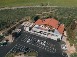 Hotel Restaurant Putzer, hotel v destinaci Naz-Sciaves
