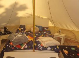 Stargazer bell tent secret garden glamping, luxury tent in Stubton