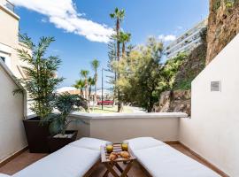 Luxury Beachfront Living on the beach with big terrace, hotel mewah di Torremolinos