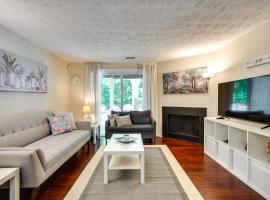 Quiet Columbia Condo Near Parks and Pool!, apartamento en Columbia