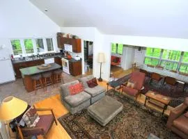 Black Forest - Wifi, Pet Friendly, Grill, Deck, Screen Porch, Family Friendly, Fireplace, Pool Access, Hiking