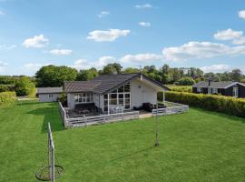 4 Bedroom Amazing Home In Humble, Hotel mit Whirlpools in Humble