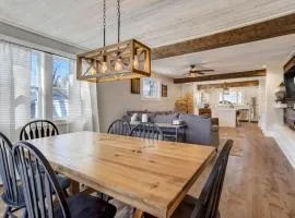 3BR Modern w Lg Backyard Mtn Views & Hot Tub