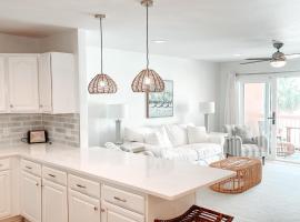 Sand Buckets Unit B, Ocean View Beach Townhouse, hotel din Mexico Beach