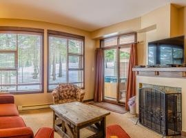 Stones Throw #11 By Bear Country, hotel u gradu 'Sun Peaks'