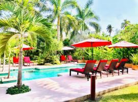 Casita Linda, a luxury house near the beach!, отель с бассейном в городе Сиуатанехо