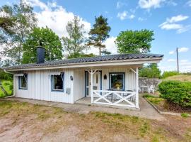 Amazing Home In Vstra Torup With Kitchen, atostogų namelis mieste Västra Torup
