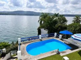 Casa Azul de Luna a pie del lago de Tequesquitengo