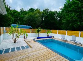 Maison à biscarrosse avec piscine et jacuzzi, hotel v destinaci Biscarrosse