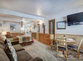Affordable and Cozy Condo Steps from Main Street with Spacious Lobby, Hot Tubs PM3B, hotel in Breckenridge