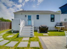 Beautiful Cape May Cottage Walk to Beach and Mall!, hytte i Cape May