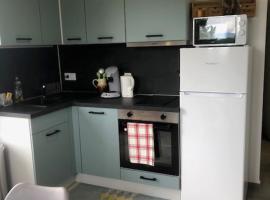 Location appartement T2 - 1 chambre le bourget du lac, hotel en Le Bourget-du-Lac