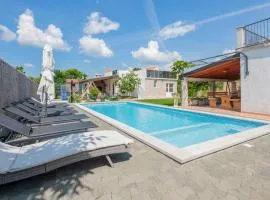 Beautiful Home In Donji Prolozac