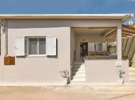 2 bedroom Villa with heated swimming pool-Spa whirlpool-BBQ!